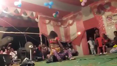 लहंगा में घुस ल बा