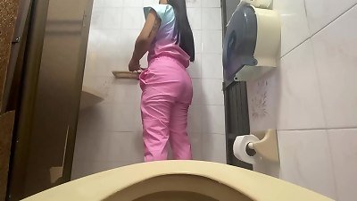 Camera catches nurse pissing in polyclinic shower (big ass)